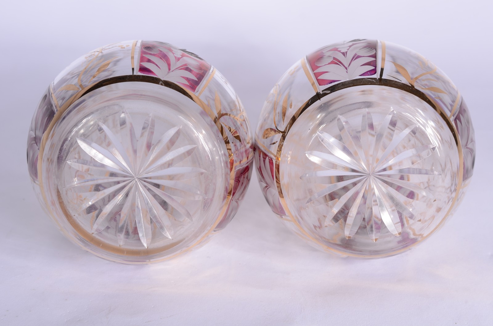 Par de jarras de cristal com detalhes rosa e dourado. - foto 7 de 7