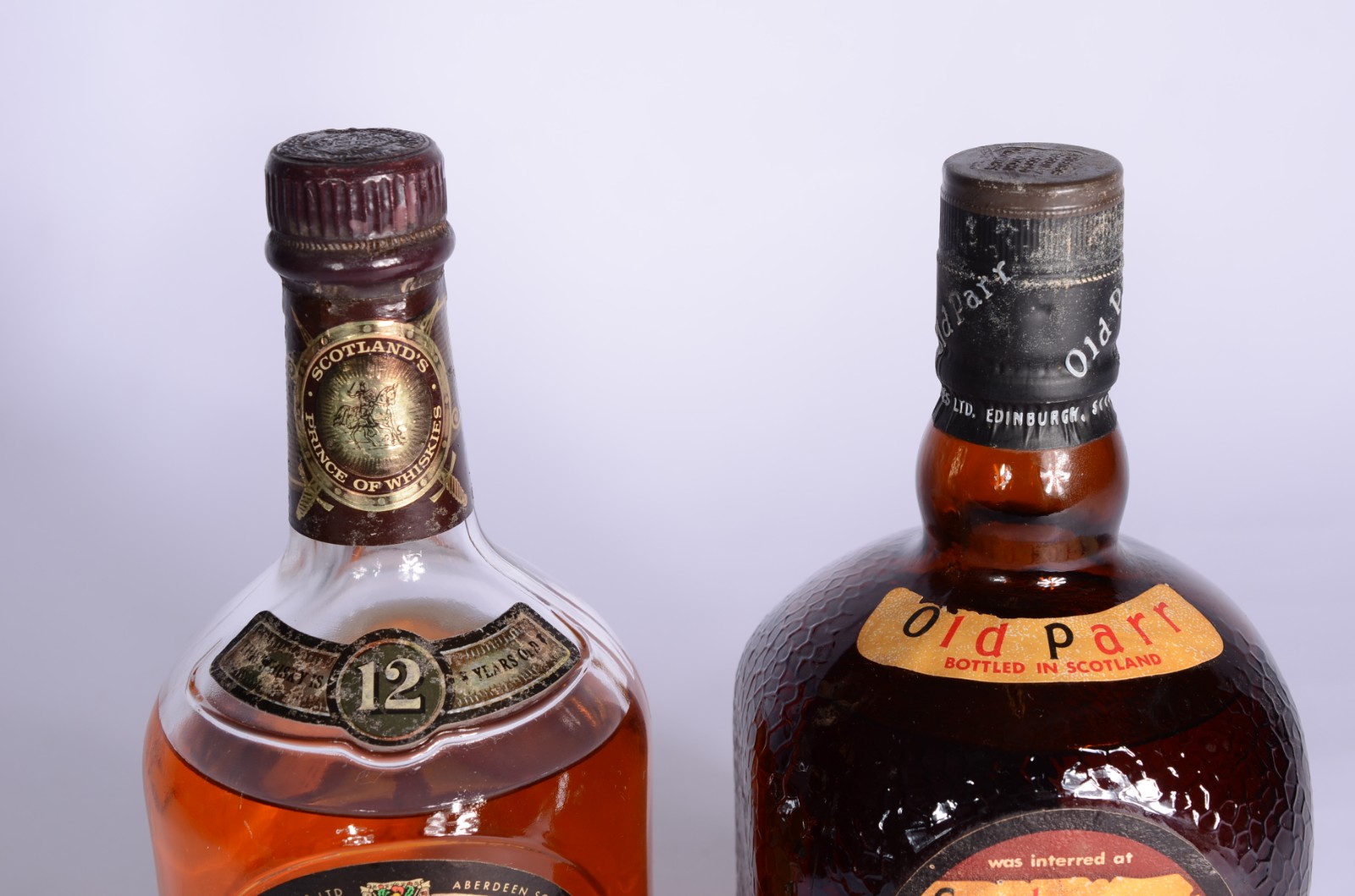 Duas garrafas de Whisky: Chivas Regal 12 anos e Old Parr. - foto 3 de 8