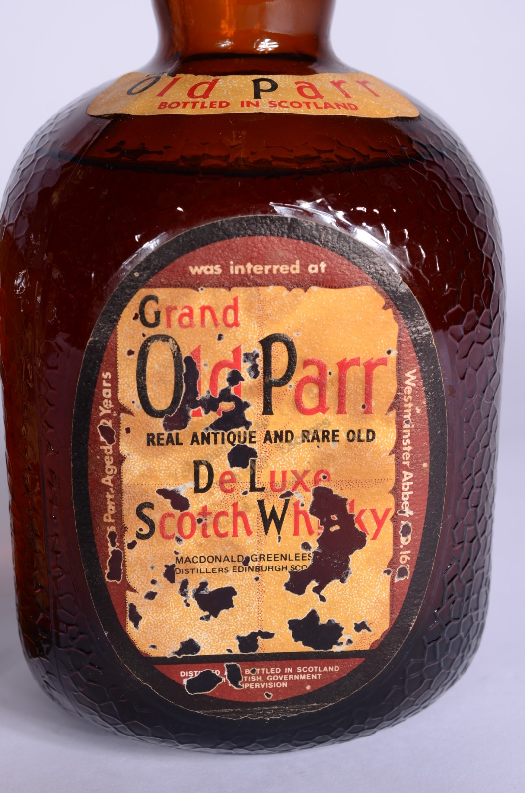 Duas garrafas de Whisky: Chivas Regal 12 anos e Old Parr. - foto 4 de 8
