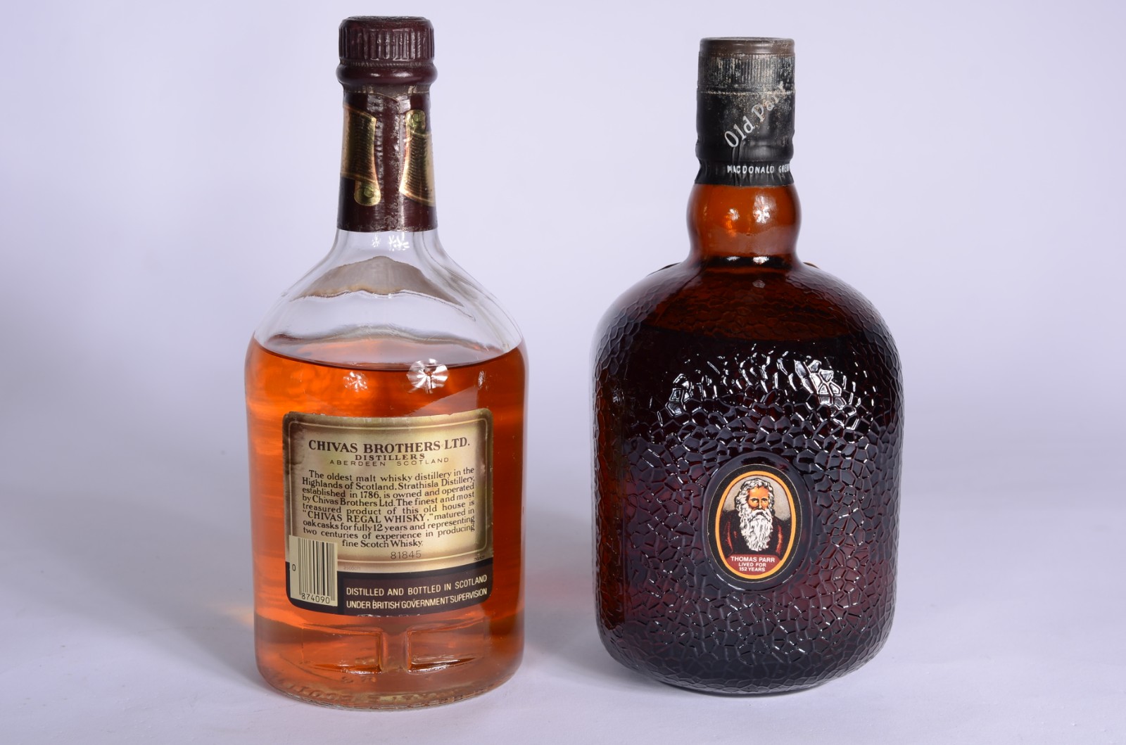 Duas garrafas de Whisky: Chivas Regal 12 anos e Old Parr. - foto 5 de 8