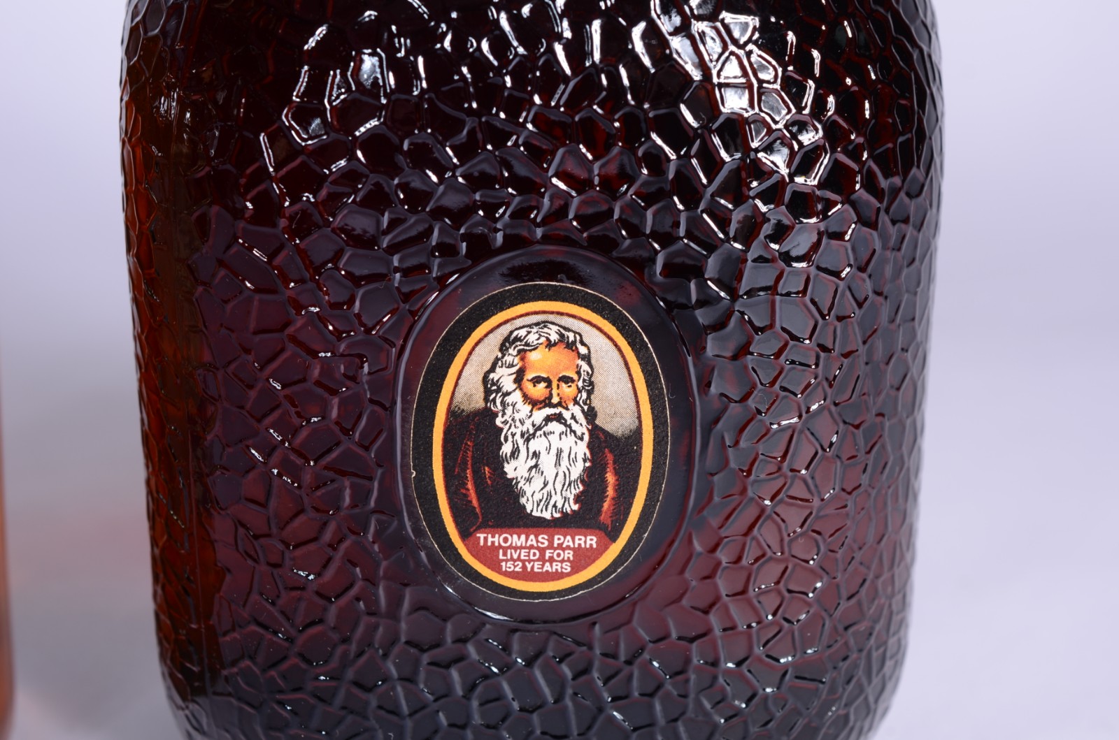 Duas garrafas de Whisky: Chivas Regal 12 anos e Old Parr. - foto 6 de 8