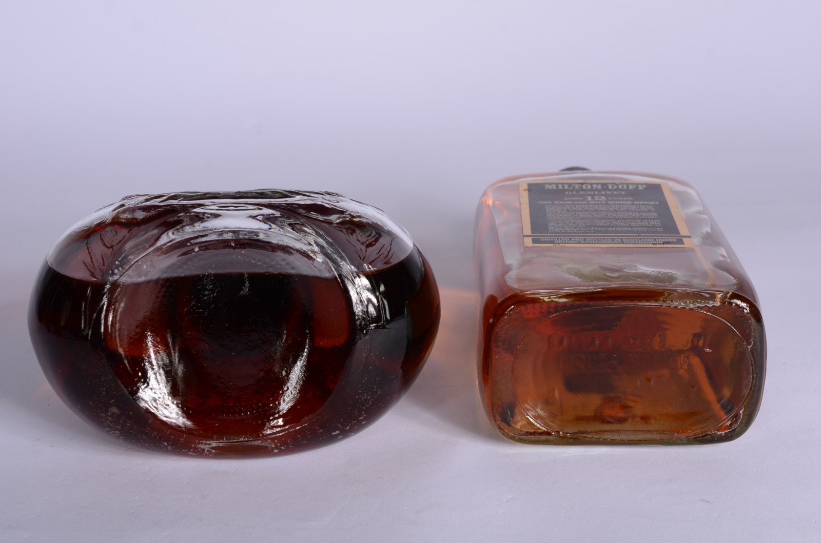 Duas garrafas de Whisky: Swing e Milton Duff, 12 anos. - foto 6 de 6