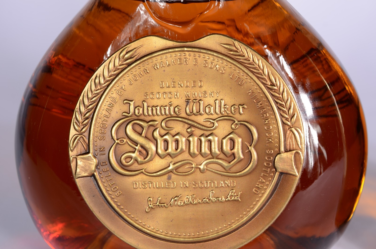 Duas garrafas de Whisky: Swing e Bells. - foto 2 de 8