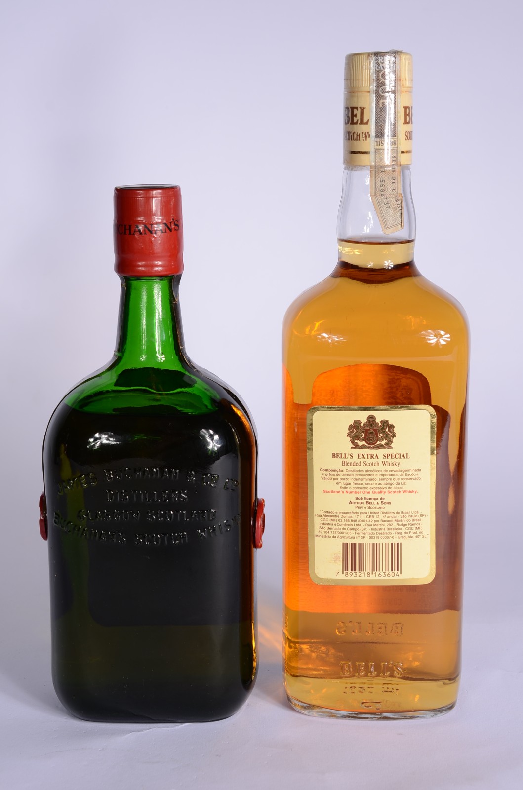 Duas garrafas de Whisky. - foto 5 de 8