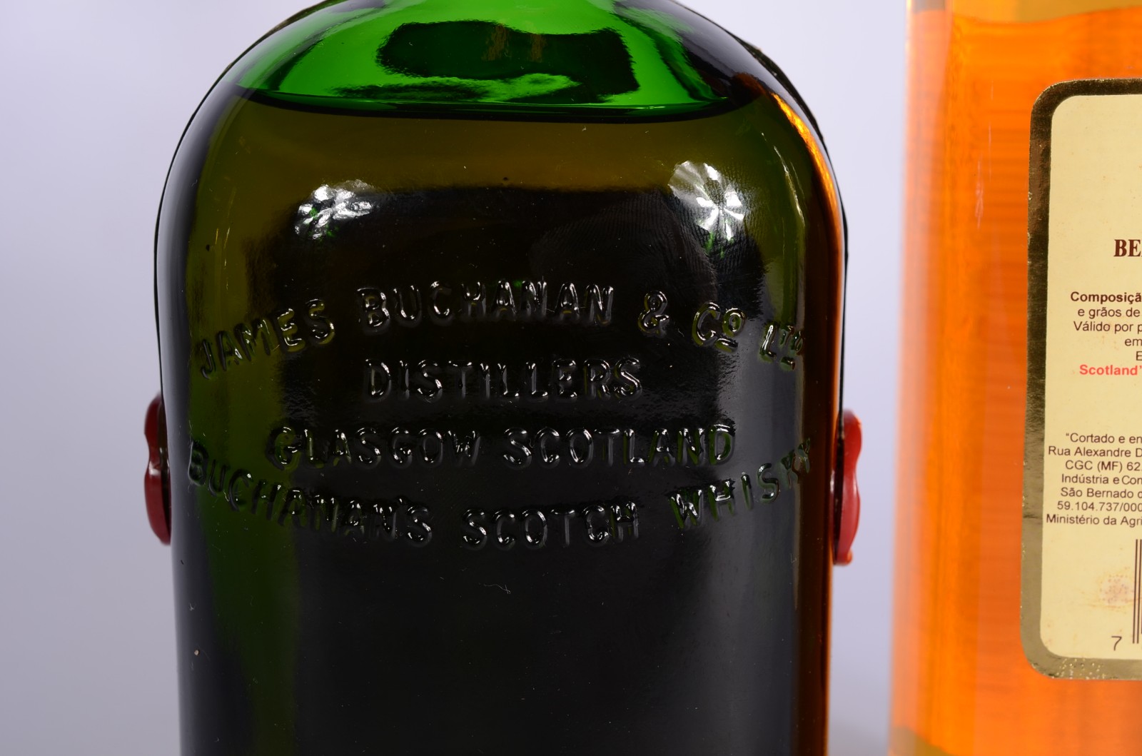 Duas garrafas de Whisky. - foto 6 de 8