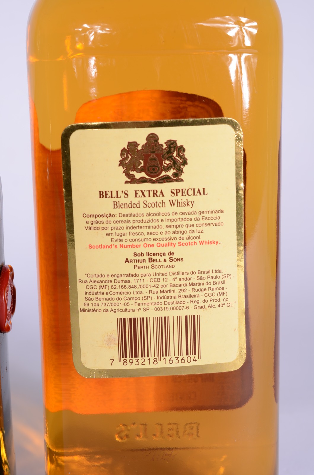 Duas garrafas de Whisky. - foto 7 de 8