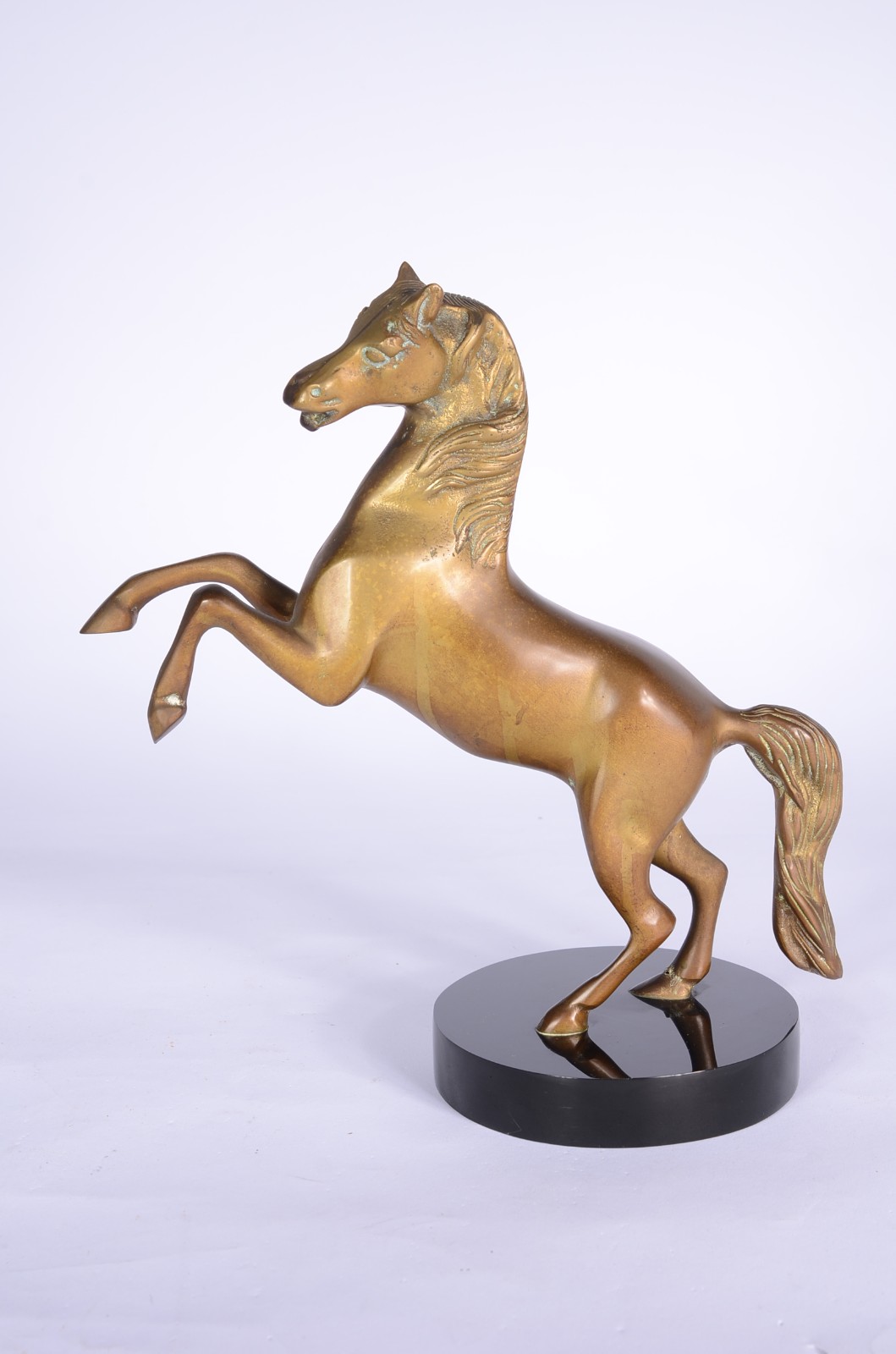 Escultura de bronze representando cavalo. - foto 1 de 6