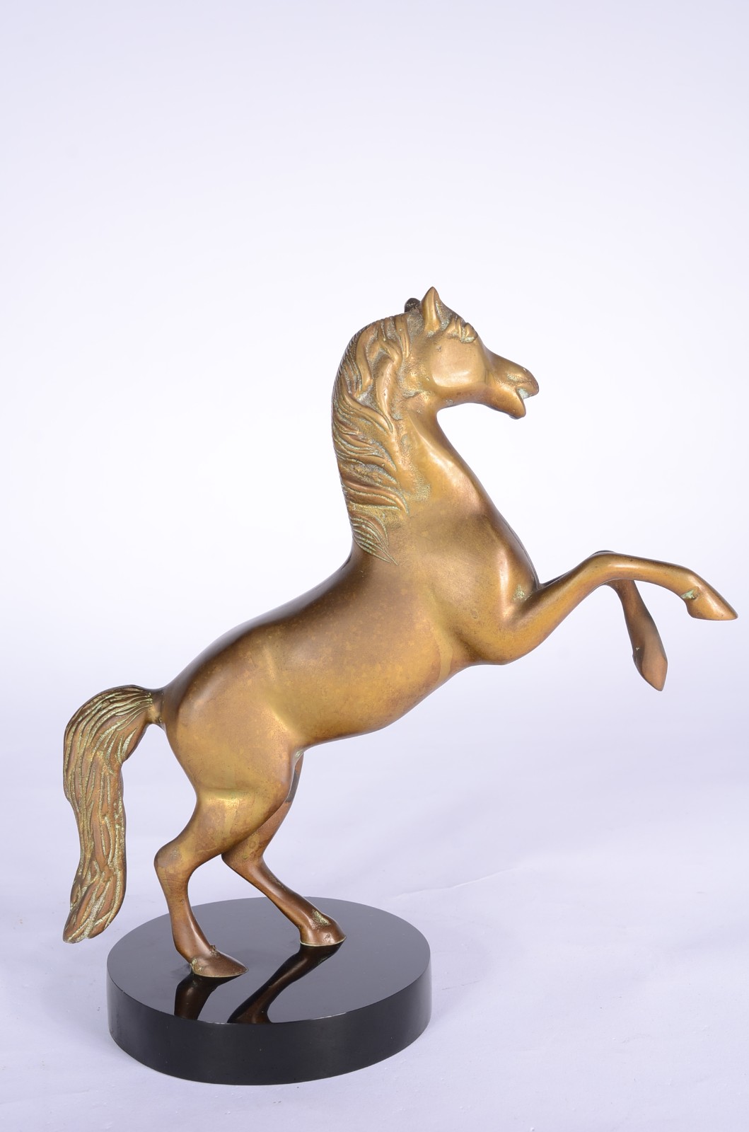 Escultura de bronze representando cavalo. - foto 2 de 6