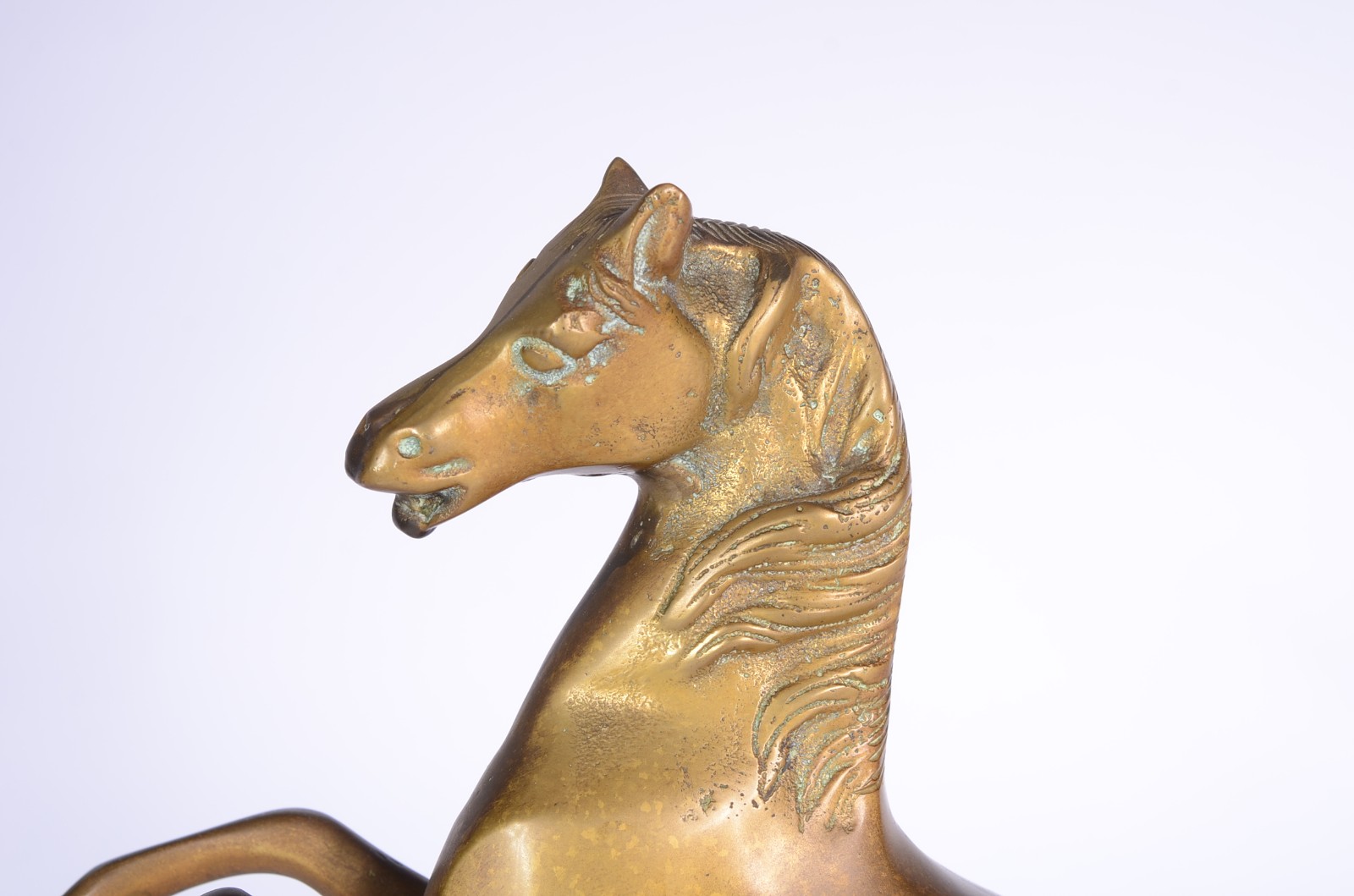 Escultura de bronze representando cavalo. - foto 3 de 6