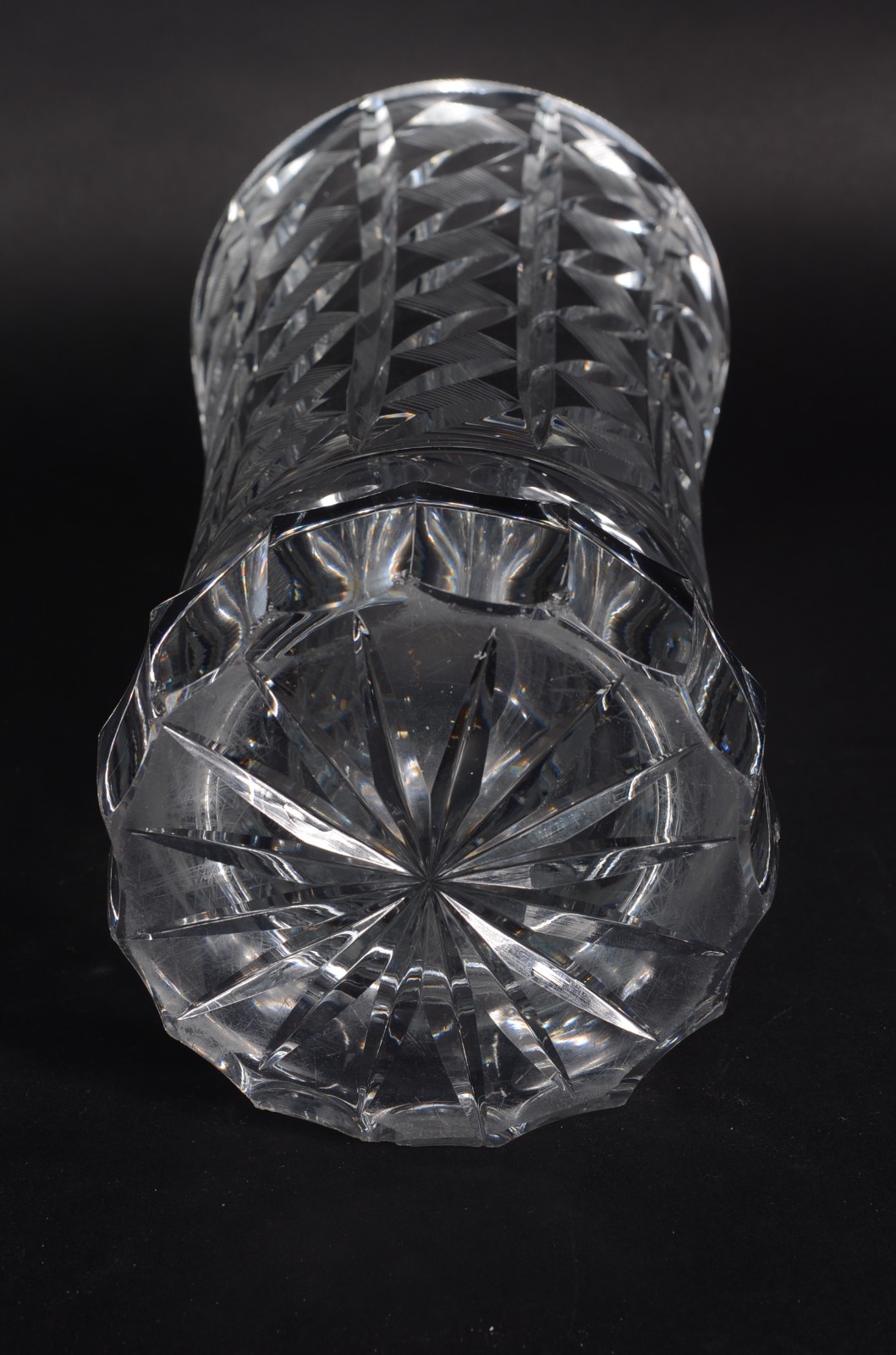 Vaso cristal tcheco lapidado. Base com lascados. - foto 8 de 8
