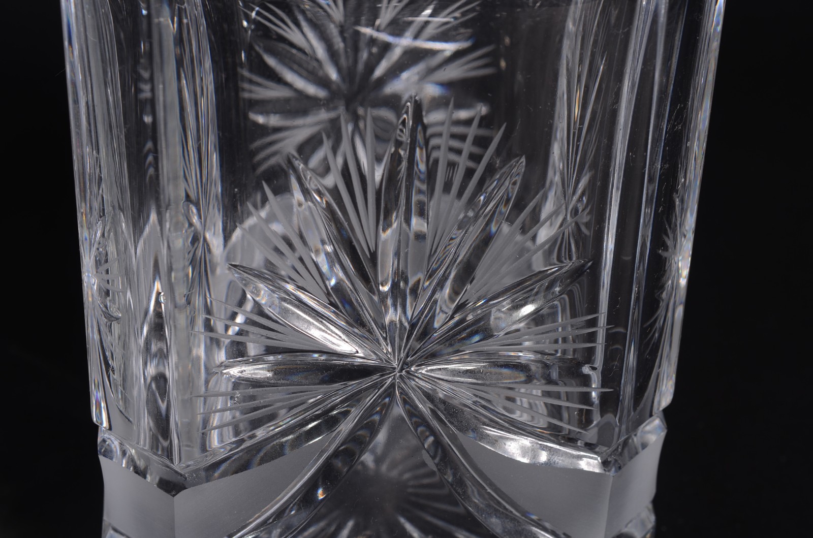 Duas garrafas de cristal tcheco lapidado. - foto 4 de 8