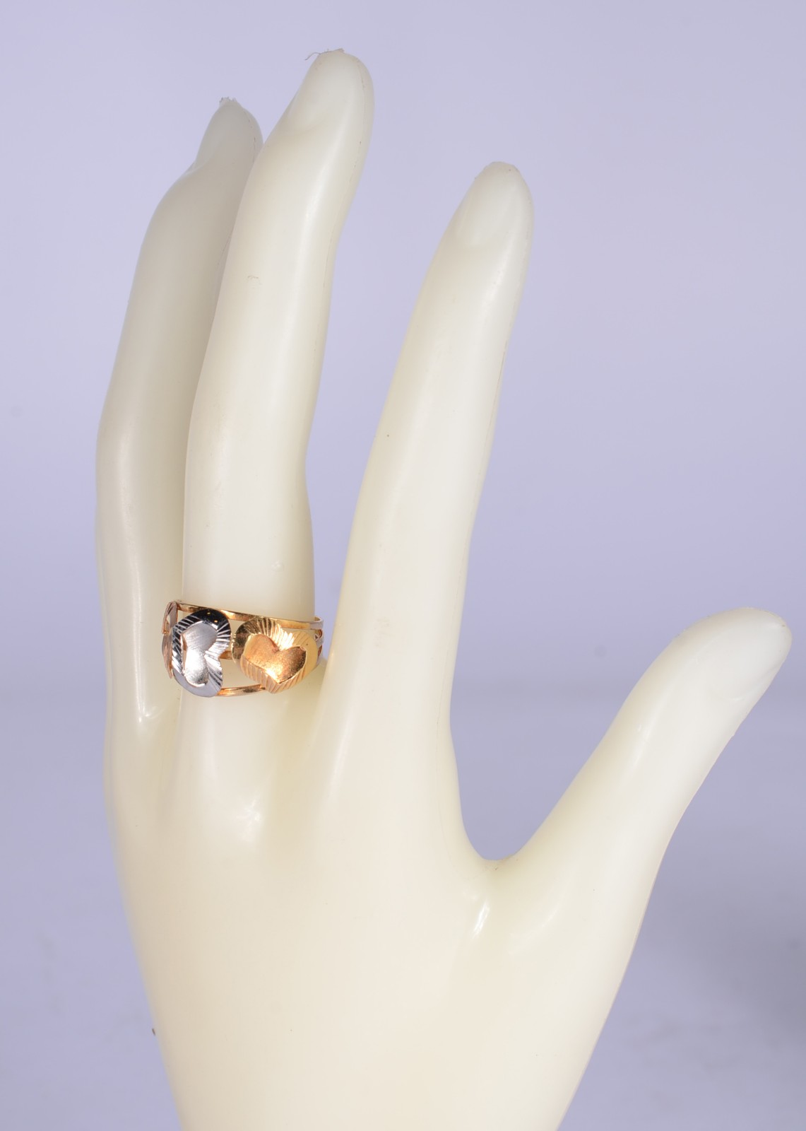 Anel de ouro 18 k., e ouro branco, contraste 750 mls, aro 20. (Por... - foto 6 de 6