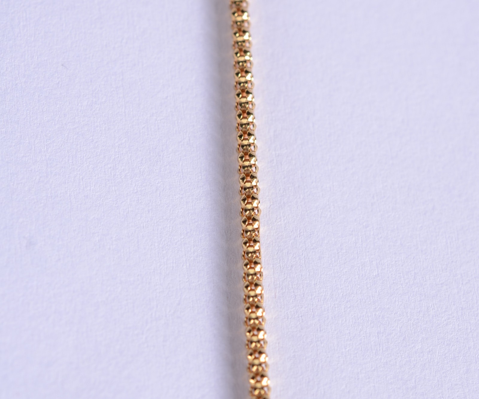 Colar de ouro 18 k., contraste 750 mls, malha com escamas. (Por... - foto 3 de 5