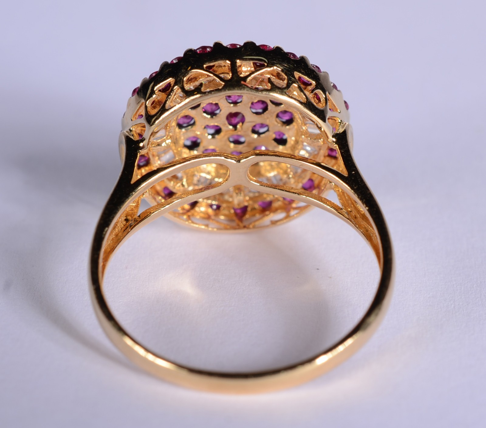 Anel de ouro 18 k., contraste 750 mls com rubis e brilhantes... - foto 6 de 8