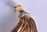 Broche de ouro 18 k., sete folhas e laço com br... - Broche de ouro 18 k., sete folhas e laço com brilhantes.  (Por motivos de segurança a peça não se encontra na loja).