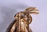 Broche de ouro 18 k., sete folhas e laço com br... - Broche de ouro 18 k., sete folhas e laço com brilhantes.  (Por motivos de segurança a peça não se encontra na loja).