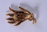 Broche de ouro 18 k., sete folhas e laço com br... - Broche de ouro 18 k., sete folhas e laço com brilhantes.  (Por motivos de segurança a peça não se encontra na loja).