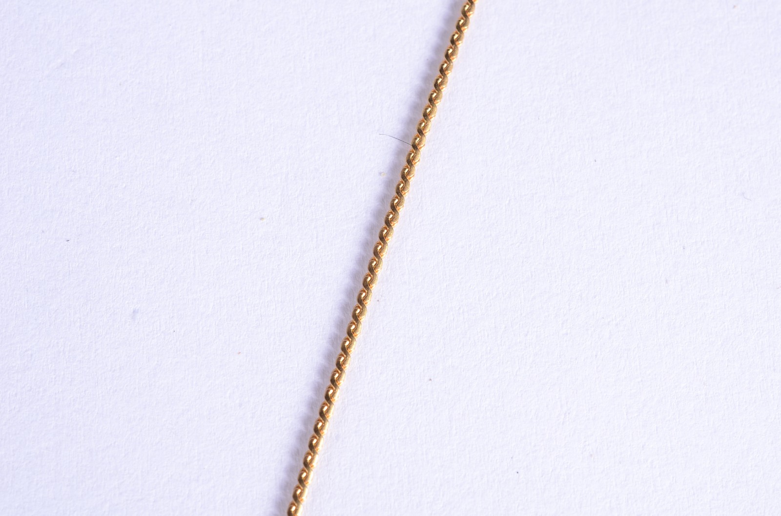 Colar com pendente feitio coração de ouro 18 k., contraste 750 mls... - foto 4 de 8