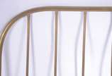 Cama de solteiro de metal dourado, completa com... - Cama de solteiro de metal dourado, completa com laterais e estrados. Desgastes.