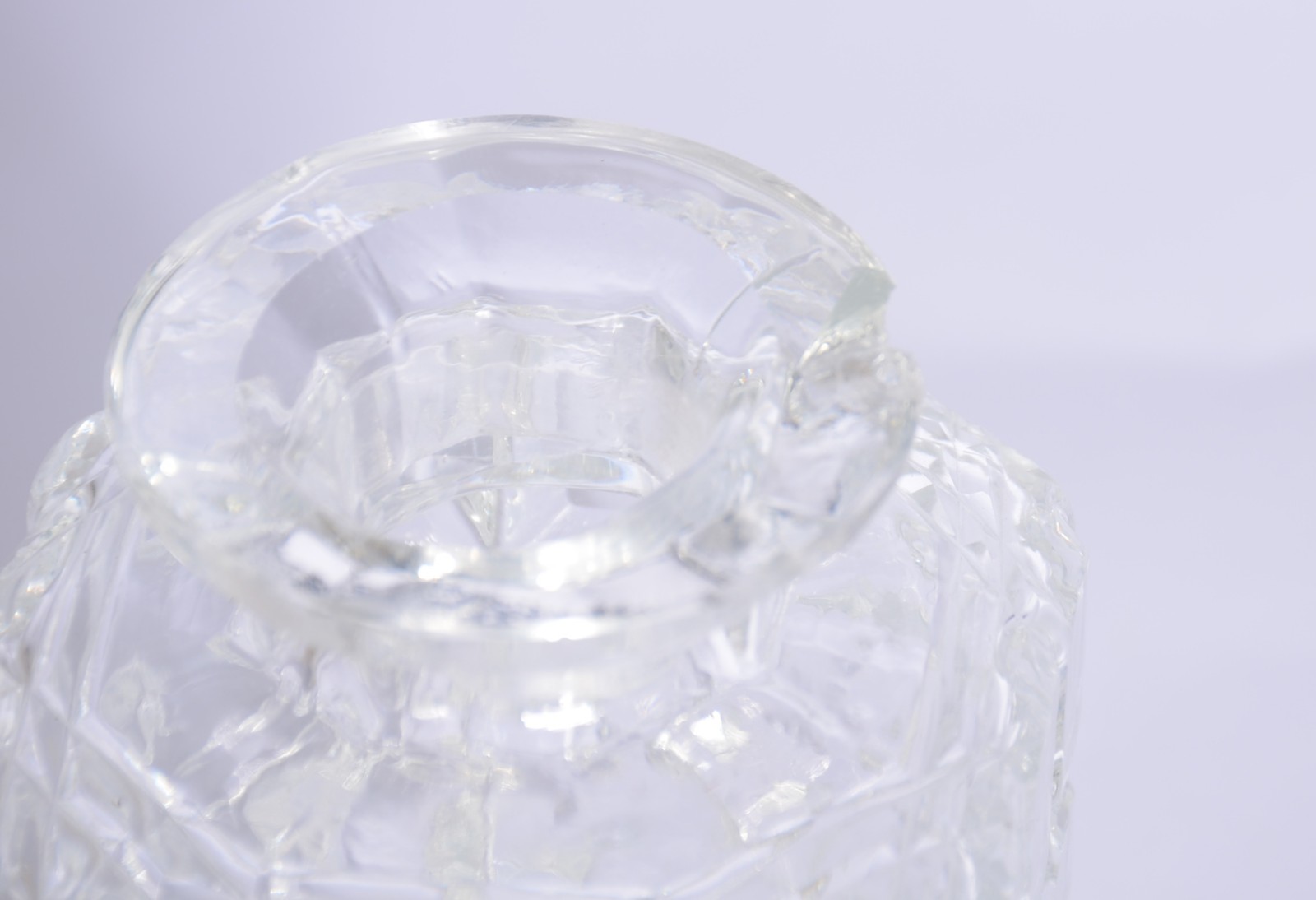 Tântalo estilo inglês de madeira com 3 licoreiras de cristal, uma com... - foto 7 de 11