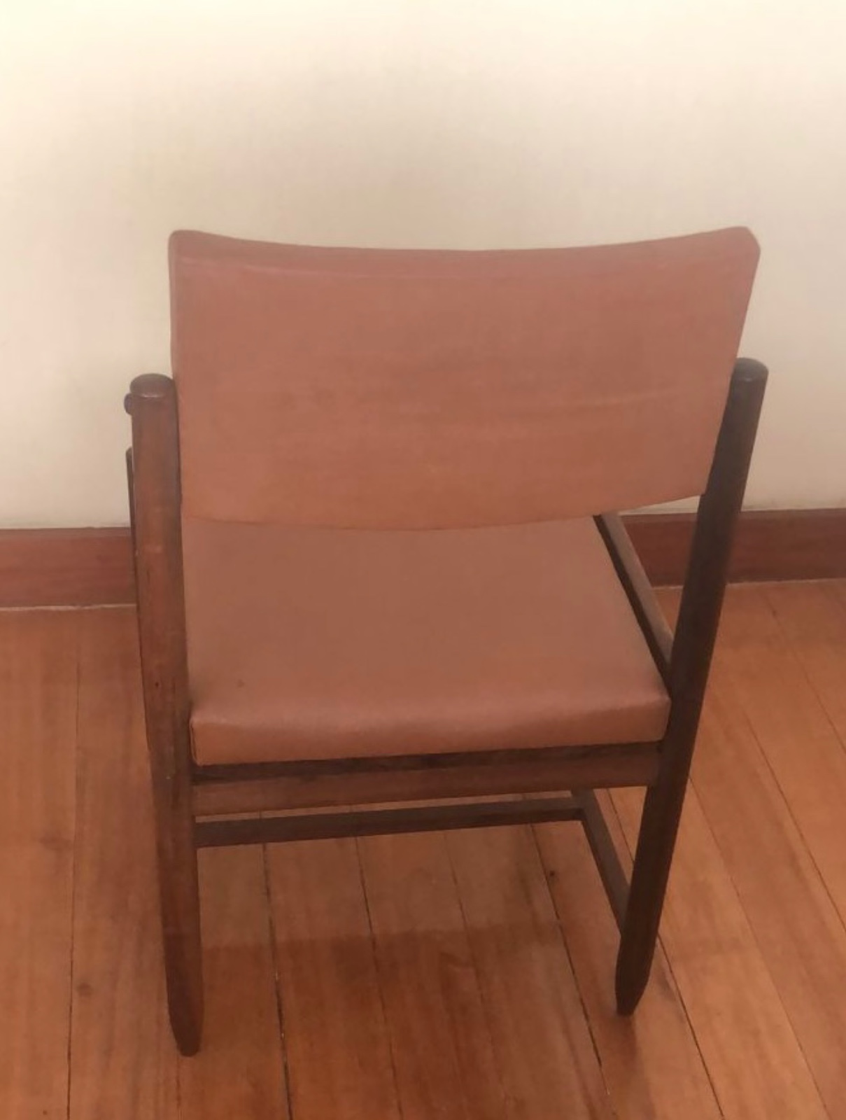 Mesa de jantar com base de jacarandá e tampo mármore vinho rajado... - foto 7 de 7