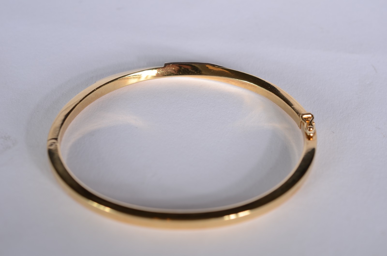 Pulseira de ouro 18 k., aproximadamente 10 brilhantes. (Por motivos... - foto 3 de 4