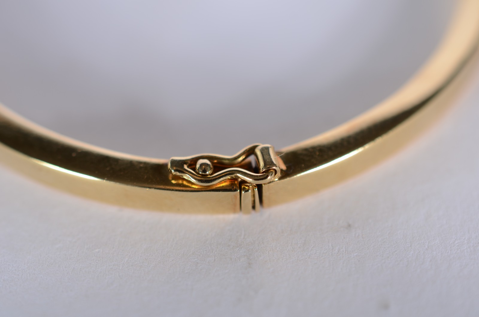 Pulseira de ouro 18 k., aproximadamente 10 brilhantes. (Por motivos... - foto 4 de 4