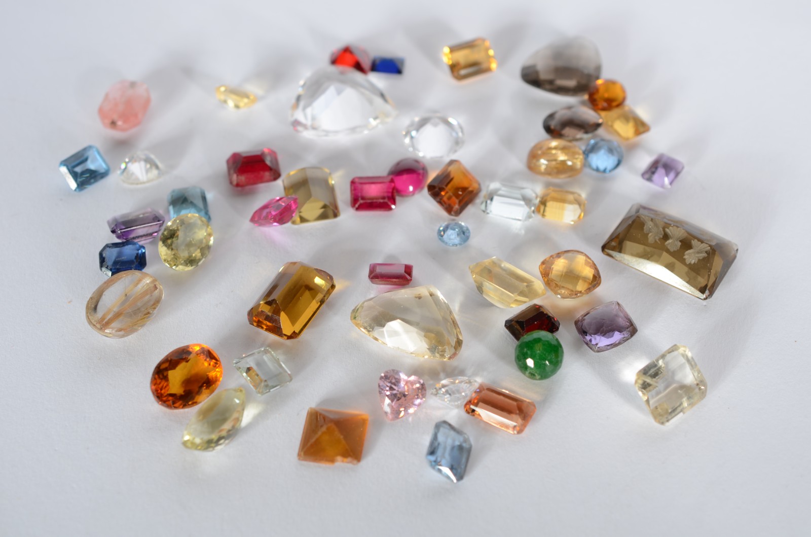 Lote com pedras semi preciosas diversos tamanhos e cores. - foto 1 de 4