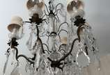 Lustre de cristal estilo Versailles, para 6 luz... - Lustre de cristal estilo Versailles, para 6 luzes, pingentes lapidados e pequenas mangas de tecido bege.