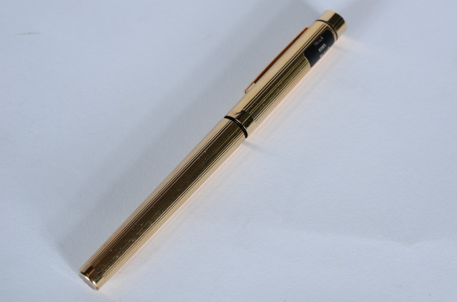 Caneta tinteiro Sheaffers dourada com pena de ouro 14 k. (Por motivos... - foto 1 de 10