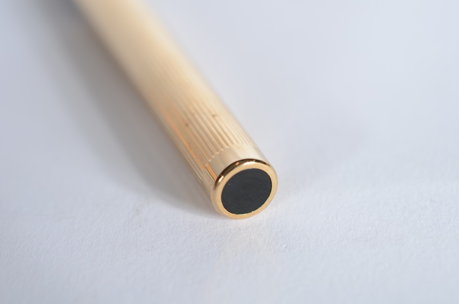 Caneta tinteiro Sheaffers dourada com pena de ouro 14 k. (Por motivos... - foto 4 de 10