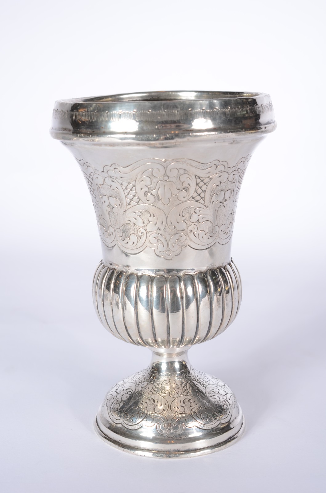 Vaso de prata, contraste 833 mls. Peso da prata: 390 g. (Por motivos... - foto 1 de 7