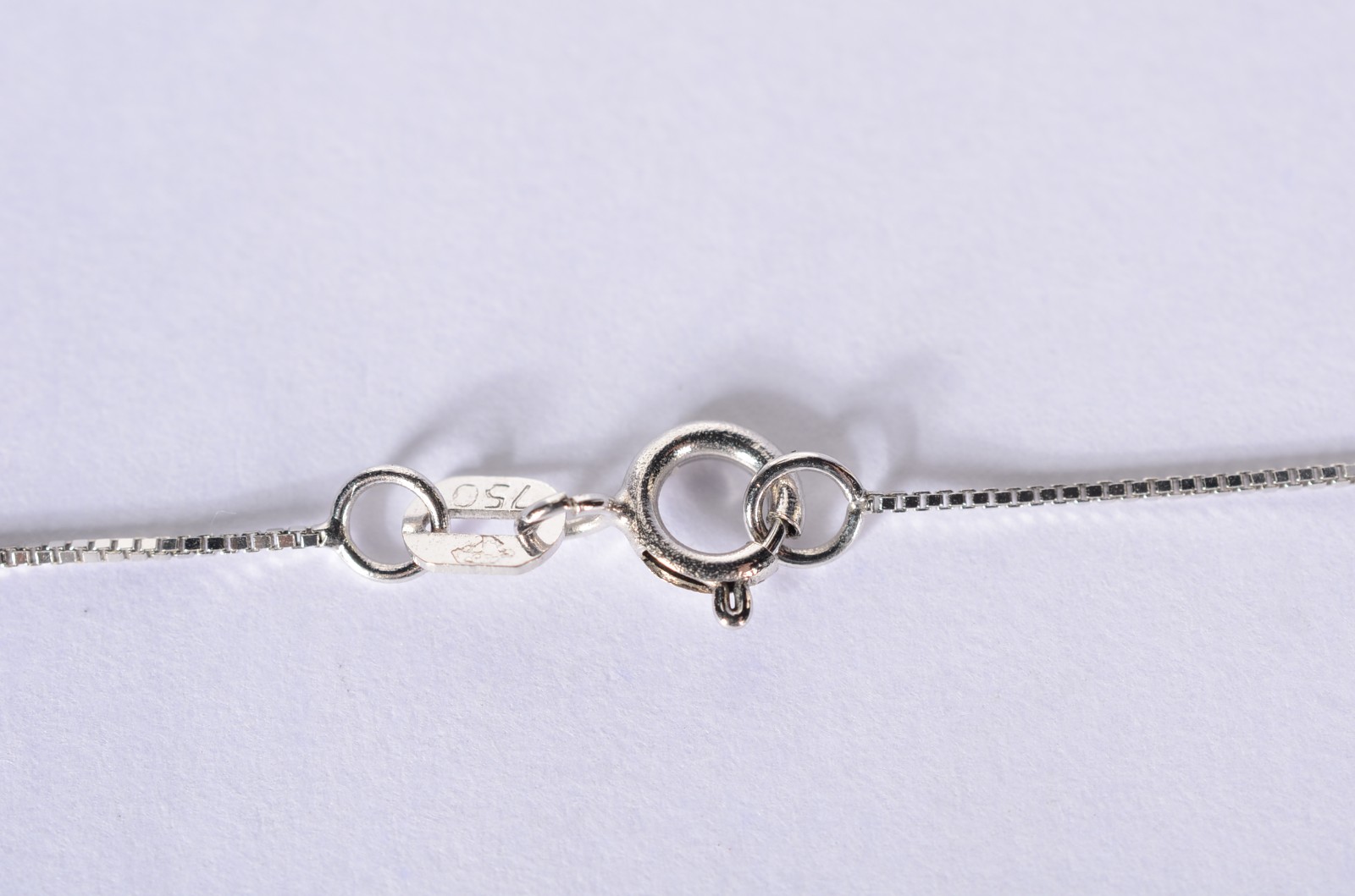 Colar de ouro branco com pendente duplo, coração cravejado de... - foto 8 de 11