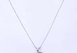 Colar de ouro branco com pendente duplo, coraçã... - Colar de ouro branco com pendente duplo, coração cravejado de brilhantes. (Por motivos de segurança a peça não se encontra na loja).