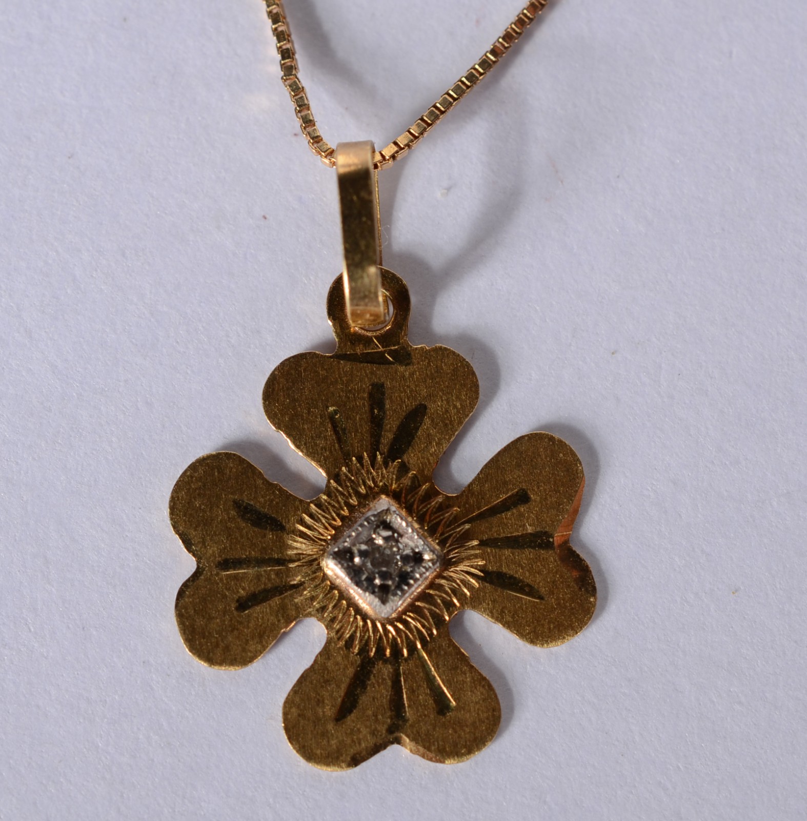 Colar de ouro 18 k., contraste 750 mls com pendente na forma de... - foto 6 de 7