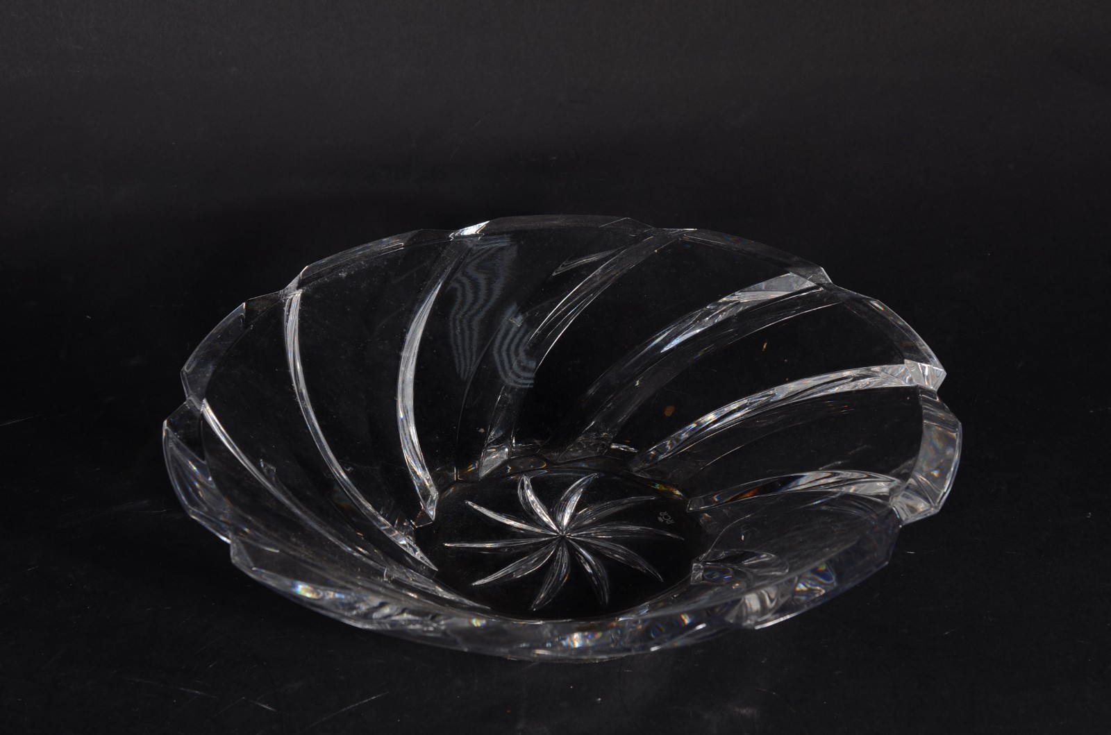 Fruteira de cristal italiano lapidado com frisos retorcidos, marca na... - foto 3 de 3