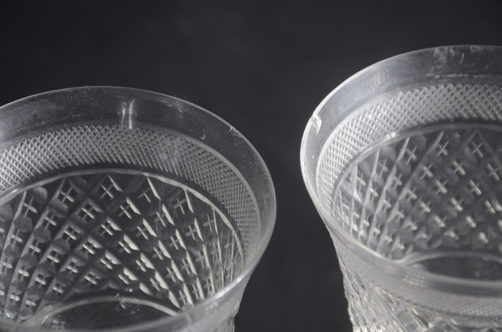 Conjunto de cristal lapidado, composto de: 12 taças para champagne, 9... - foto 3 de 7