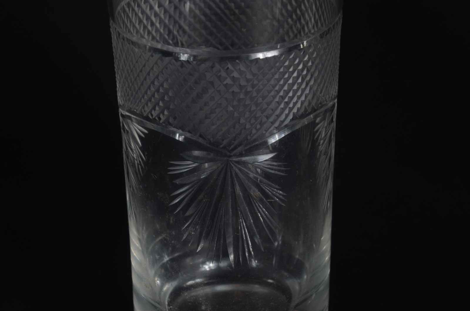Conjunto de cristal lapidado, composto de: 12 taças para champagne, 9... - foto 5 de 7