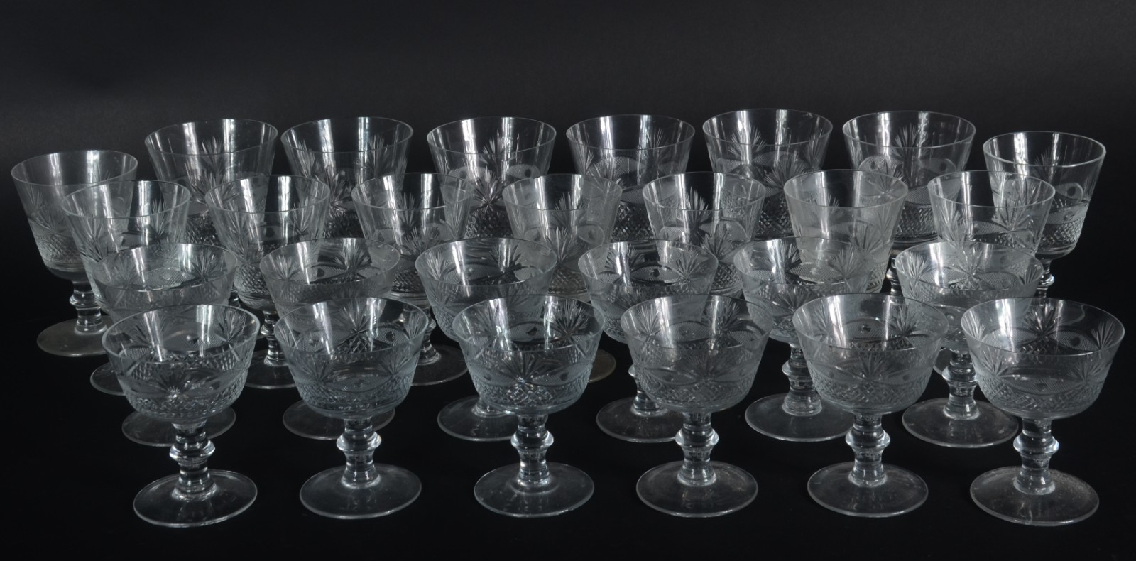 Serviço de cristal, composto de: 6 taças para água, 9 para vinho, 12... - foto 1 de 7