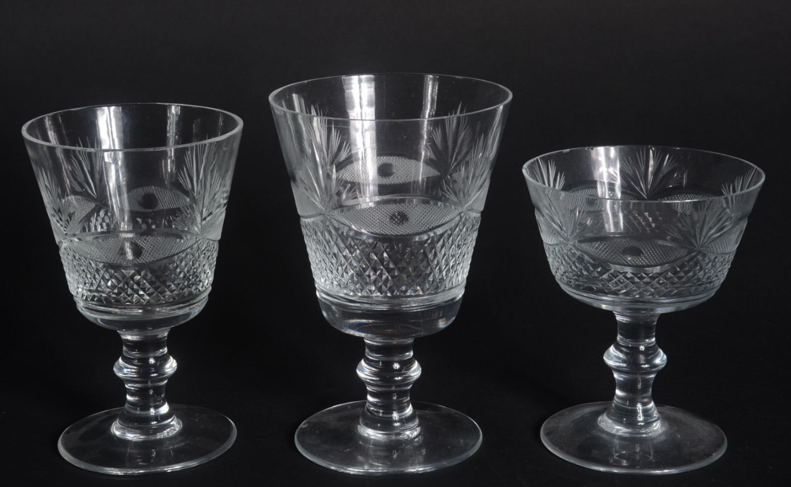Serviço de cristal, composto de: 6 taças para água, 9 para vinho, 12... - foto 2 de 7