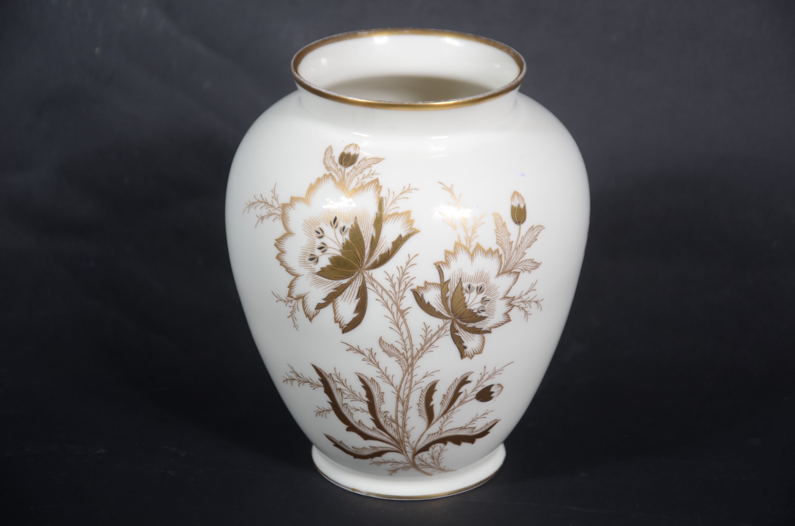 Vaso de porcelana alemã Lindener Kueps Bavaria, ornamento com florões... - foto 1 de 6