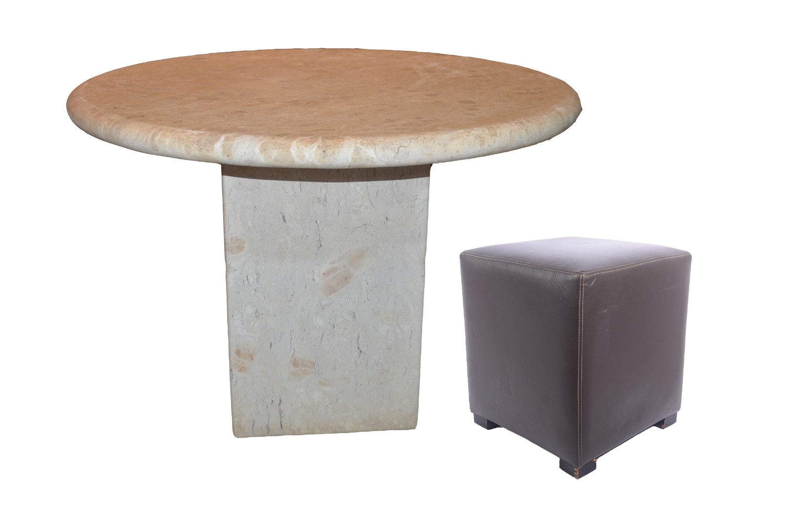 Duas peças, sendo: Mesa redonda de mármore e puff estofado e forrado... - foto 1 de 8