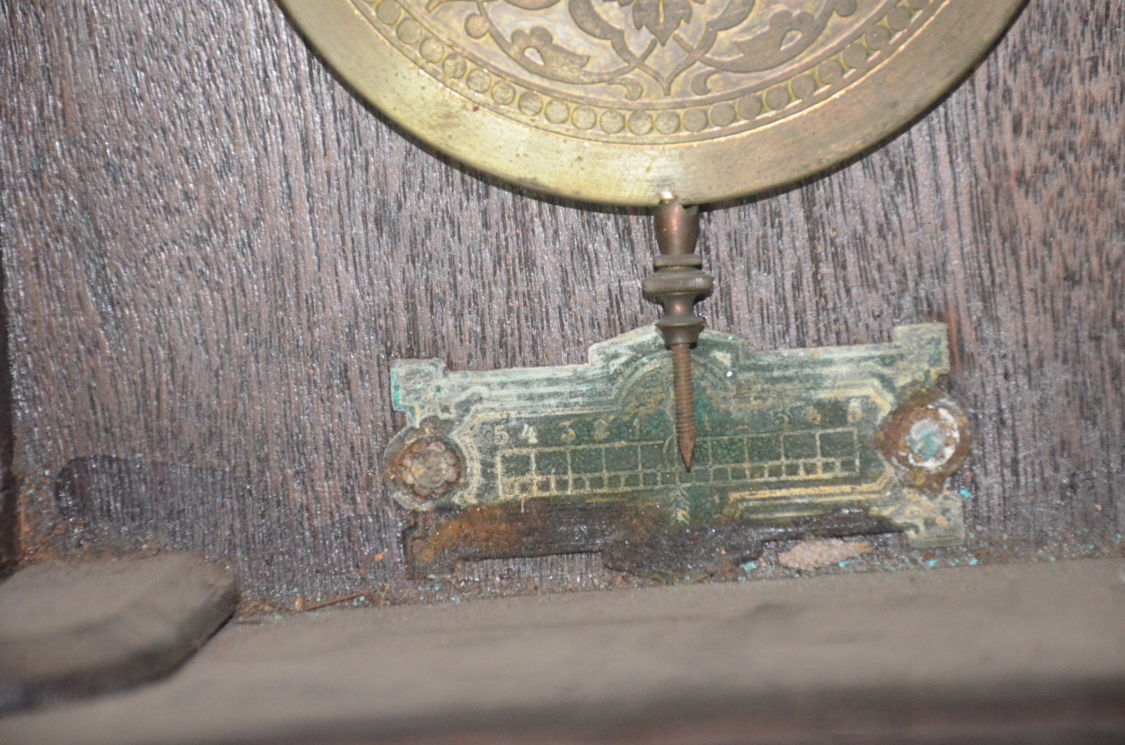 Relógio de parede com caixa de madeira feitio Capelinha, mostrador... - foto 6 de 9