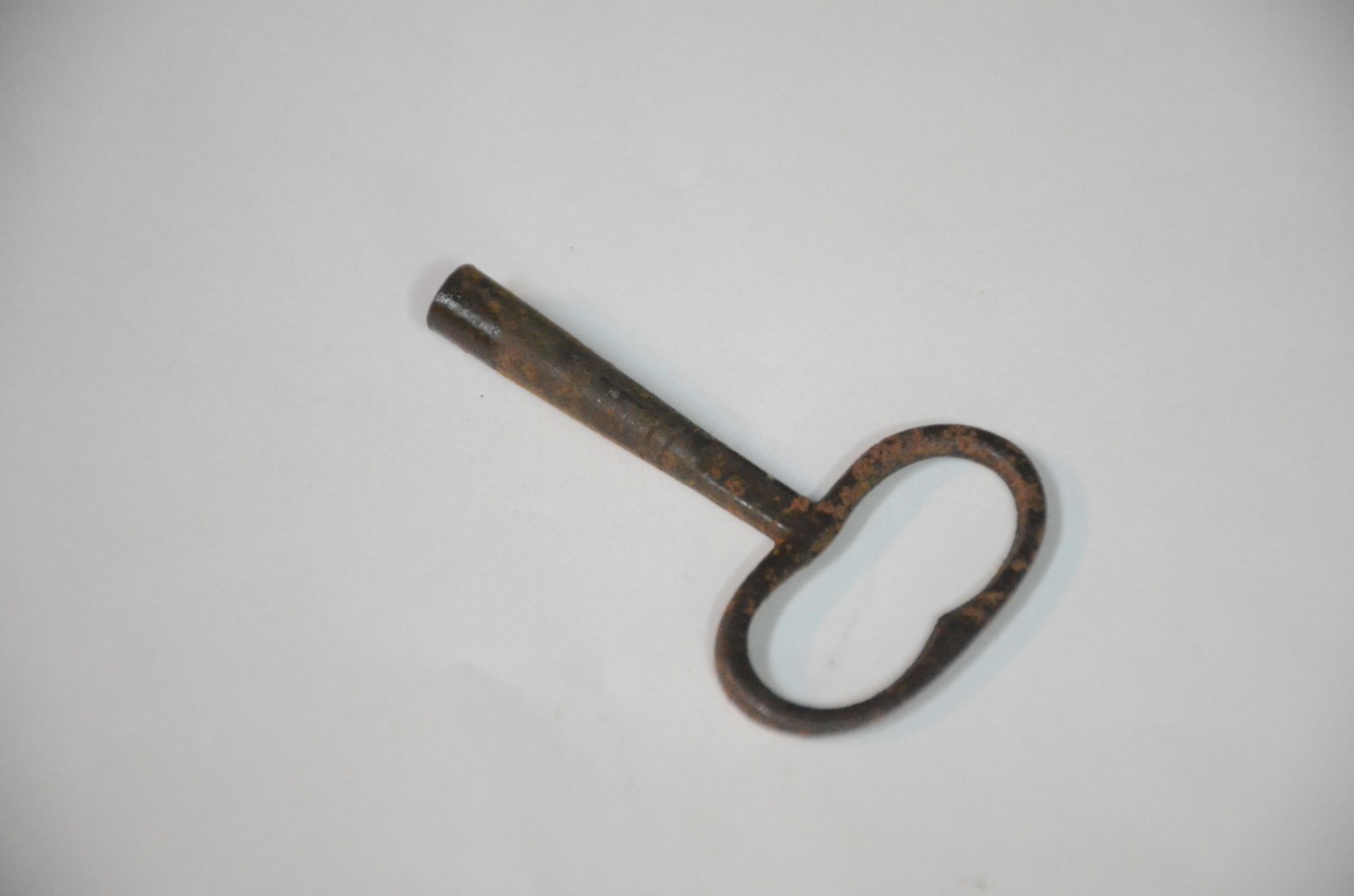 Relógio de parede com caixa de madeira feitio Capelinha, mostrador... - foto 9 de 9