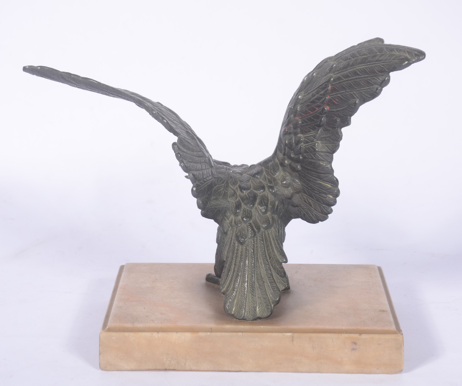 Estatueta de metal representando águia, base de mármore (pequenos... - foto 4 de 8