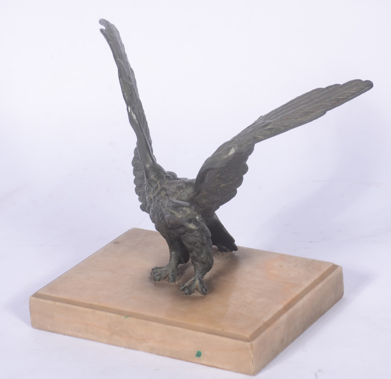 Estatueta de metal representando águia, base de mármore (pequenos... - foto 5 de 8