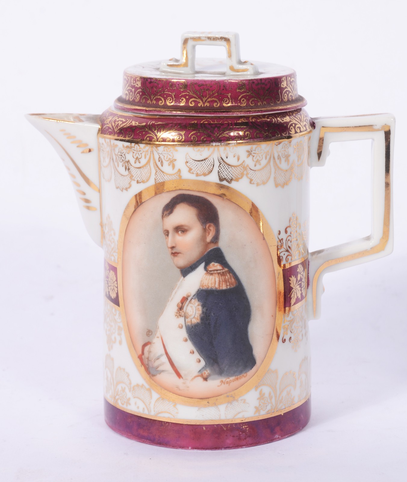 Pequeno serviço de café de porcelana decorada com figuras de Napoleão... - foto 2 de 9