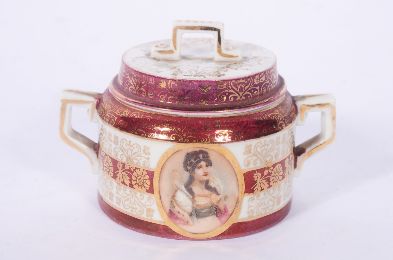 Pequeno serviço de café de porcelana decorada com figuras de Napoleão... - foto 5 de 9