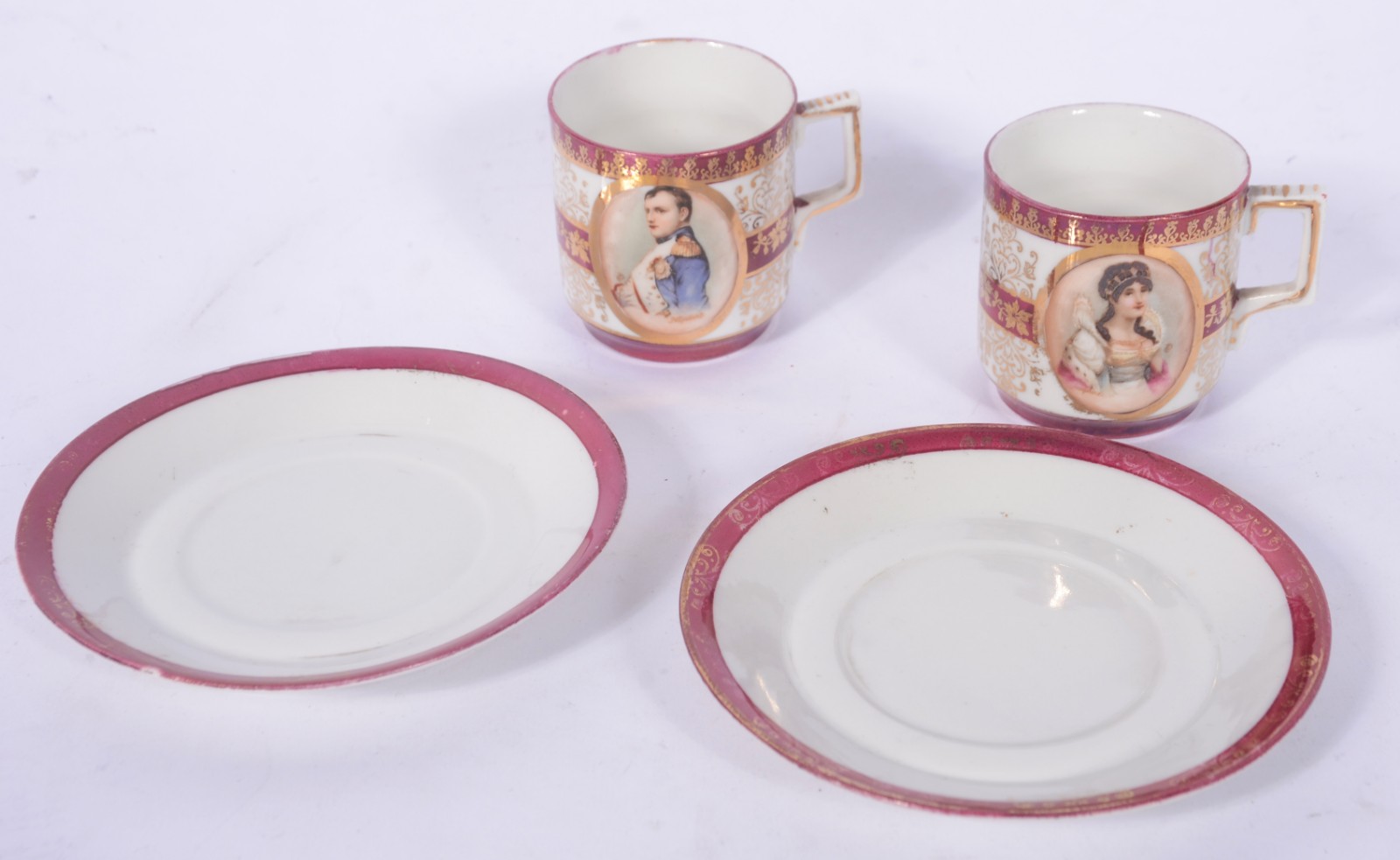 Pequeno serviço de café de porcelana decorada com figuras de Napoleão... - foto 7 de 9