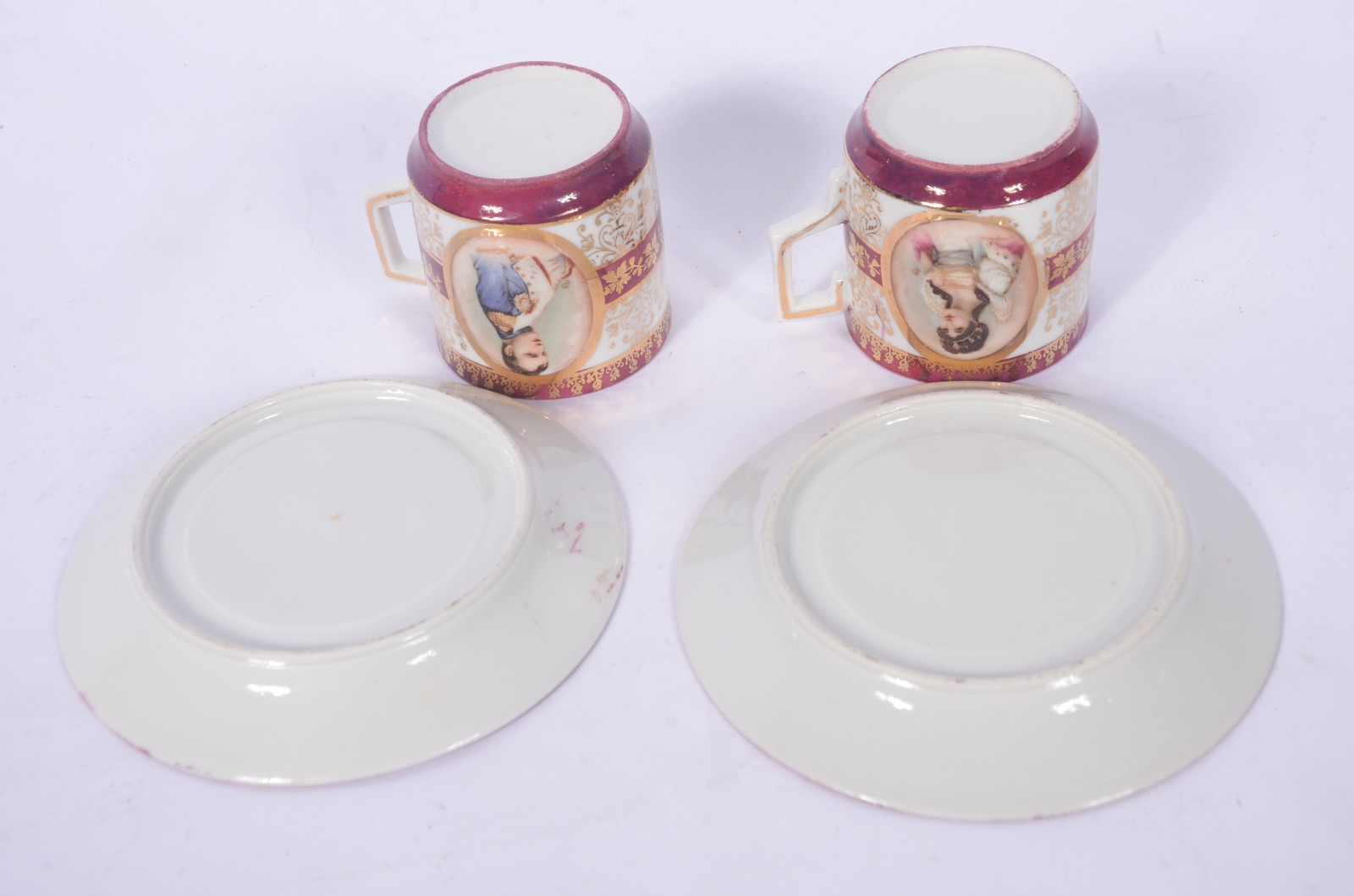 Pequeno serviço de café de porcelana decorada com figuras de Napoleão... - foto 8 de 9